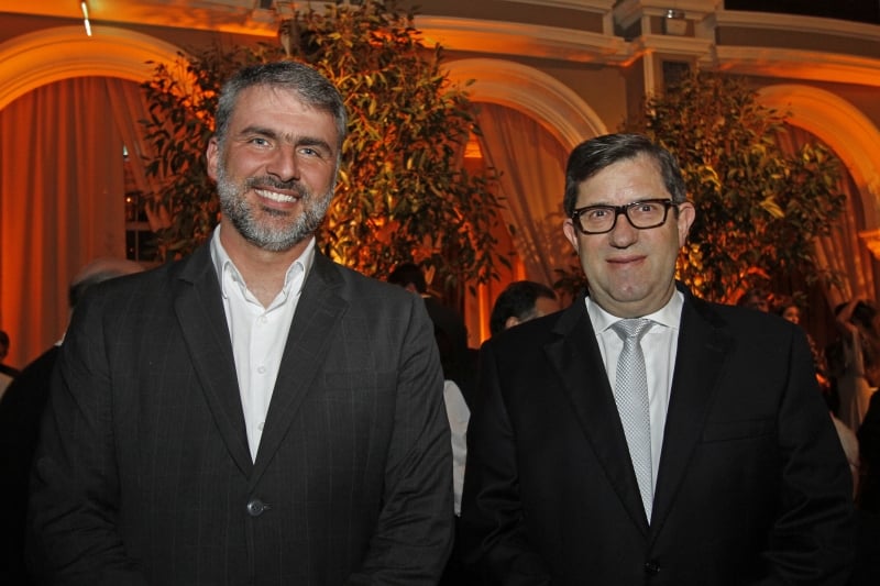 {'nm_midia_inter_thumb1':'https://www.jornaldocomercio.com/_midias/jpg/2019/08/08/206x137/1_mc080819_social_bins__15_-8804751.jpg', 'id_midia_tipo':'2', 'id_tetag_galer':'', 'id_midia':'5d4cb4537f7c1', 'cd_midia':8804751, 'ds_midia_link': 'https://www.jornaldocomercio.com/_midias/jpg/2019/08/08/mc080819_social_bins__15_-8804751.jpg', 'ds_midia': 'Douglas Prehl e João Trindade na Leopoldina Juvenil ', 'ds_midia_credi': 'MARIANA CARLESSO/JC', 'ds_midia_titlo': 'Douglas Prehl e João Trindade na Leopoldina Juvenil ', 'cd_tetag': '1', 'cd_midia_w': '800', 'cd_midia_h': '533', 'align': 'Left'}