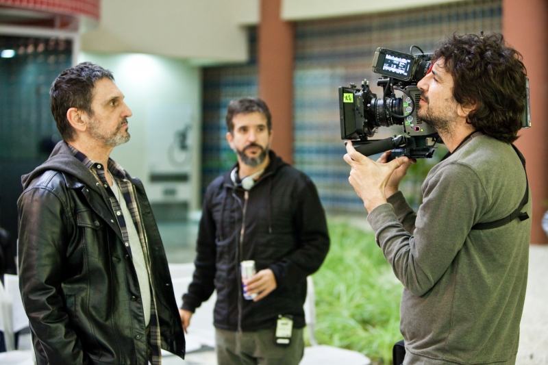 Paulo Miklos, diretor Iber&ecirc; Carvalho e fot&oacute;grafo Pablo Bai&atilde;o nos bastidores do longa nacional 