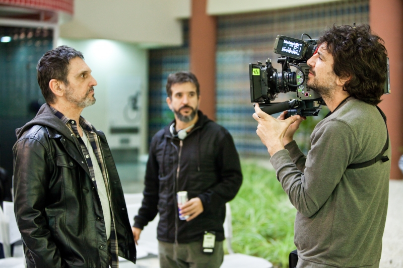 Paulo Miklos, diretor Iberê Carvalho e fotógrafo Pablo Baião nos bastidores do longa nacional 