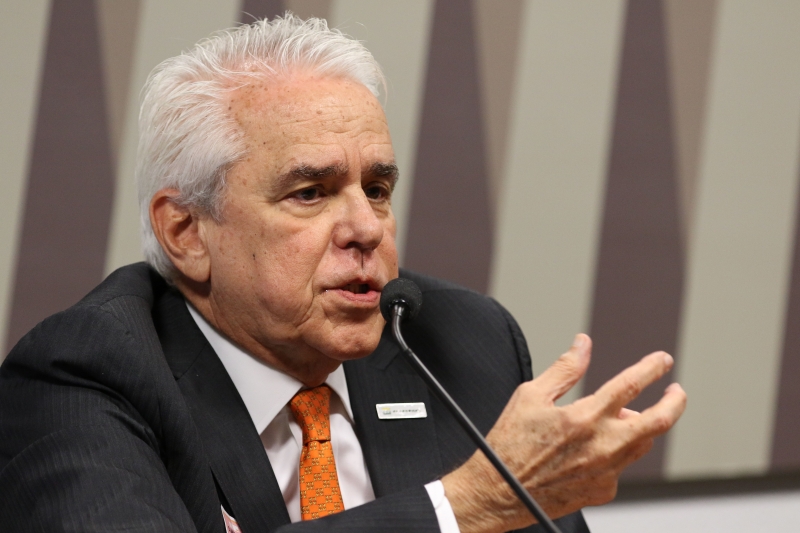O esclarecimento de Castello Branco ocorre devido ao domínio da Petrobras no mercado de refino e, consequentemente, sua forte influência nos preços dos combustíveis praticados no País