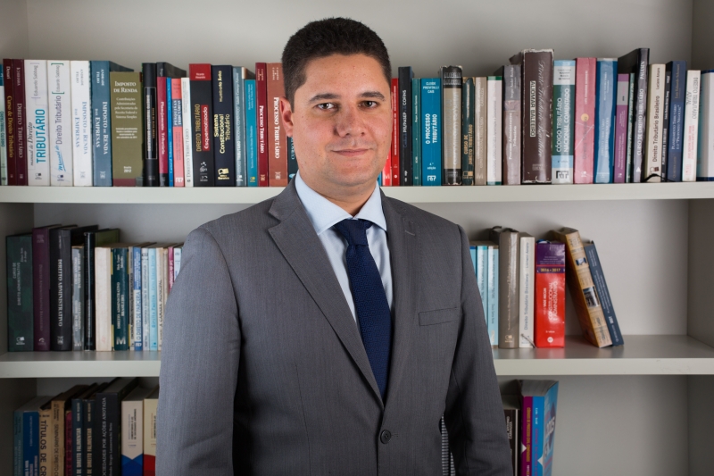 Bastos explica que a lei não obriga o juiz a homologar o acordo
