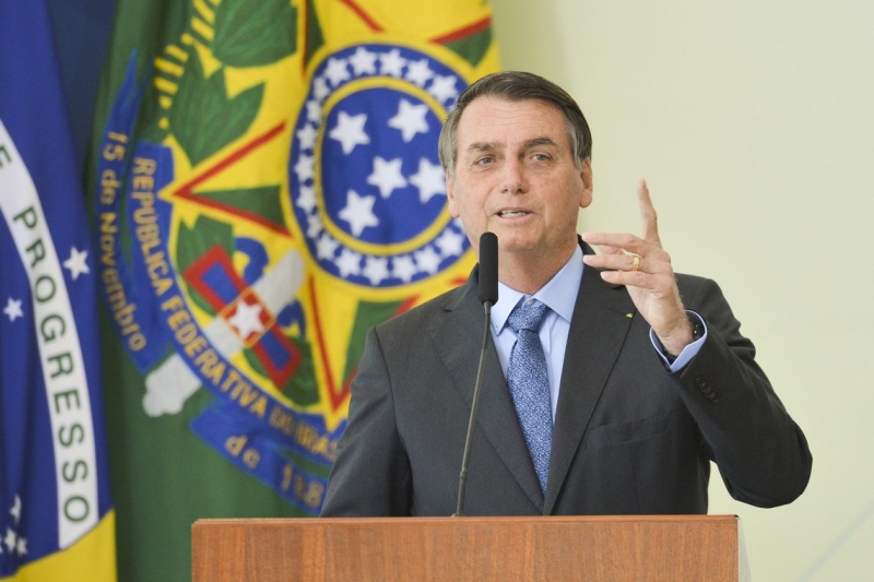 Dentre os vetos, Bolsonaro rejeitou trechos que tratavam da restrição ao uso de algemas