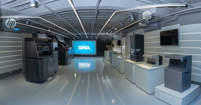 SKA inaugura Centro de Manufatura Digital - imagem de m�quinas para fazer design industrial na sede da empresa em S�o Leopoldo/RS 