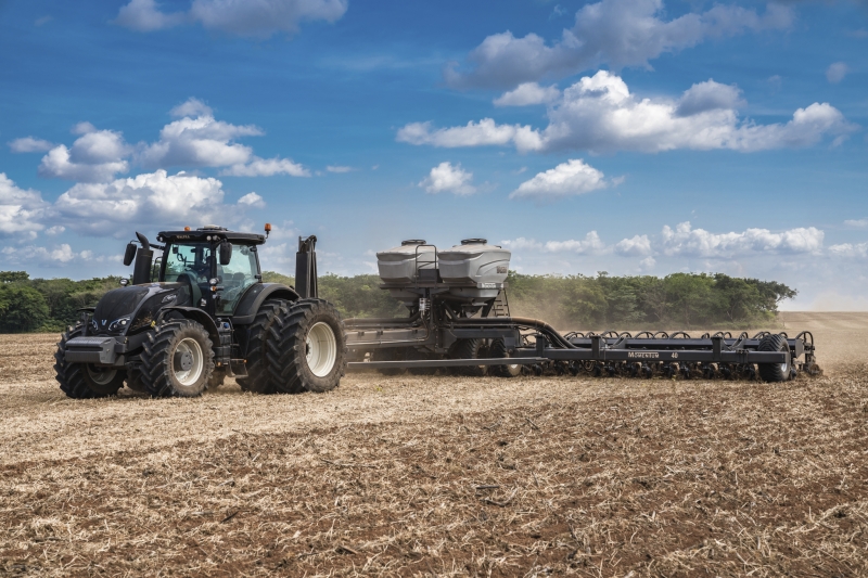 Fabricação de máquinas agrícolas, apesar de ter desacelerado no primeiro semestre, teve ano positivo