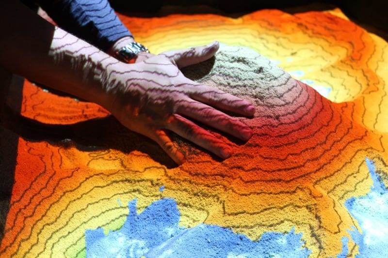 Atração da mostra, caixa de areia vai permitir criar mapas em tempo real e em realidade aumentada