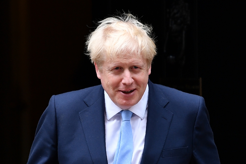 Apesar de não ter maioria, Johnson ainda é o primeiro-ministro