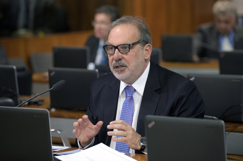 "A unificação de PIS-Cofins vai aumentar a carga tributária", alerta o ex-presidente da CNI, senador Armando Monteiro