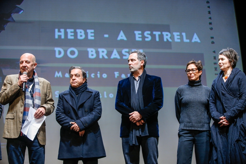 Pacheco (produtor), Pessuti (sobrinho), Farias (diretor), Andrea (protagonista) e Carolina (roteirista) na apresentação do longa