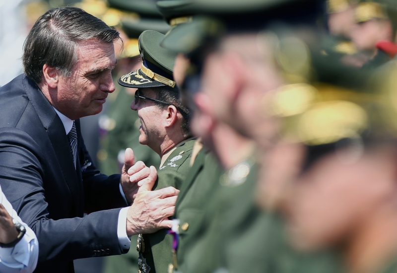 Há pelo menos 2.500 militares em cargos de chefia ou assessoramento no governo Bolsonaro