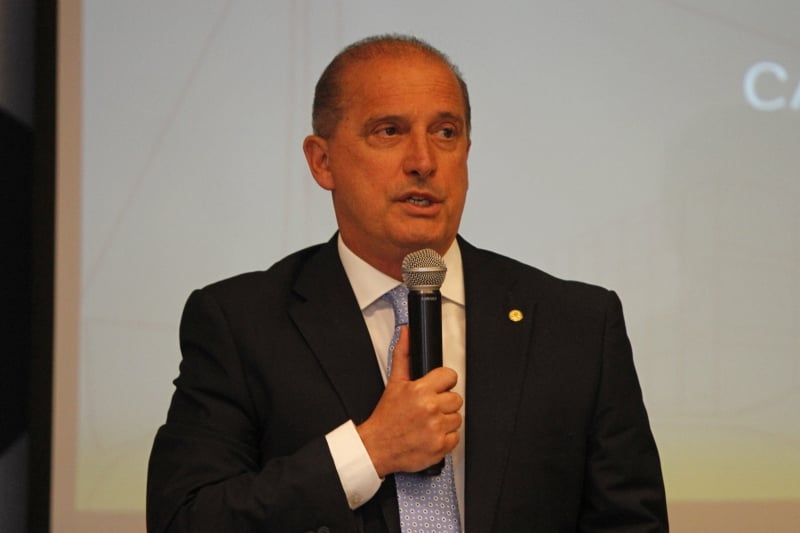 Onyx disse na quinta-feira que a 'nova CPMF' defendida por Cintra está fora de cogitação