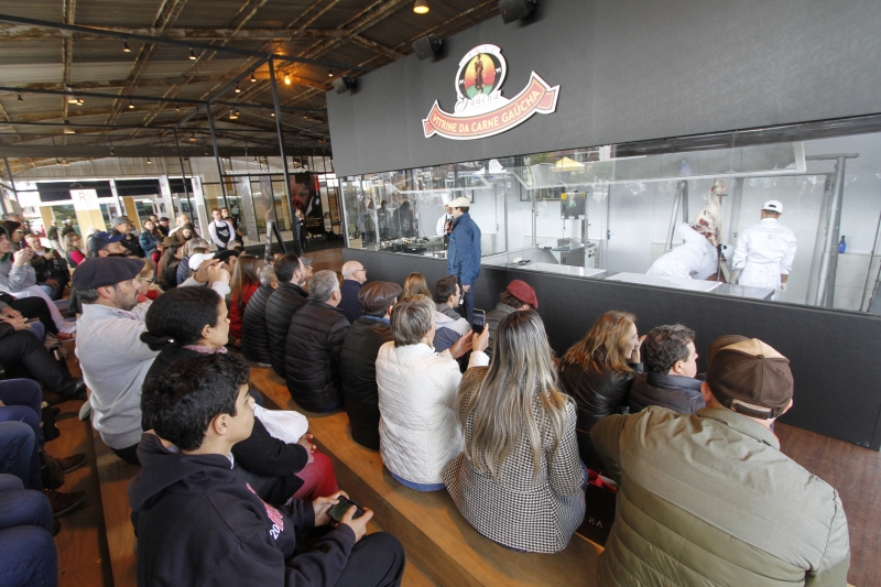 Apresenta��es acontecem diariamente no espa�o Juntos para Competir