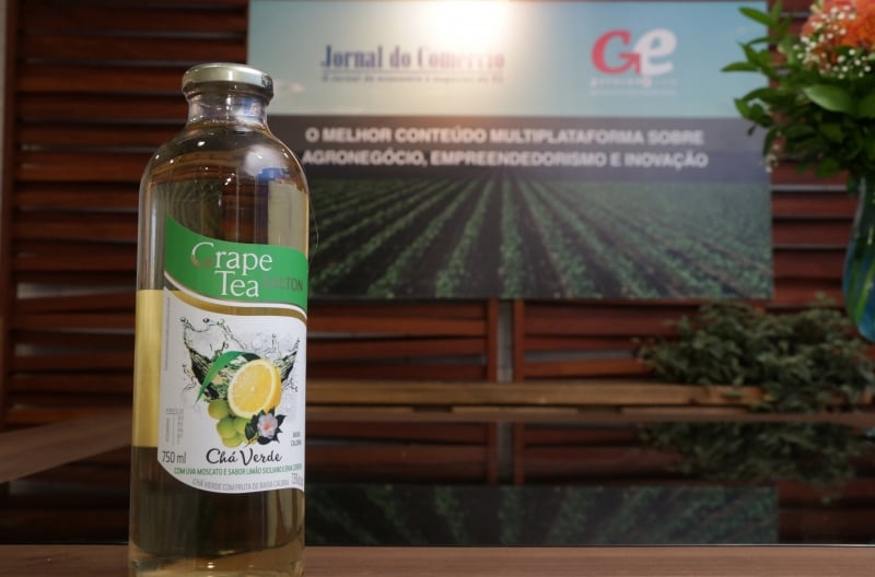 {'nm_midia_inter_thumb1':'https://www.jornaldocomercio.com/_midias/jpg/2019/08/25/206x137/1_patrocinios__50_-8820122.jpg', 'id_midia_tipo':'2', 'id_tetag_galer':'', 'id_midia':'5d62cec2adba2', 'cd_midia':8820122, 'ds_midia_link': 'https://www.jornaldocomercio.com/_midias/jpg/2019/08/25/patrocinios__50_-8820122.jpg', 'ds_midia': 'Expointer 2019 - Produtos Salton. Patroc&iacute;nios.Casa do JC.', 'ds_midia_credi': 'Jackson Ciceri/Divulga&ccedil;&atilde;o/JC', 'ds_midia_titlo': 'Expointer 2019 - Produtos Salton. Patroc&iacute;nios.Casa do JC.', 'cd_tetag': '1', 'cd_midia_w': '800', 'cd_midia_h': '528', 'align': 'Left'}