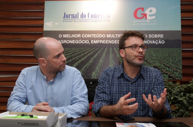 Gustavo Cynowec (e) e Leonardo Vega (d) são veterinários e empresários