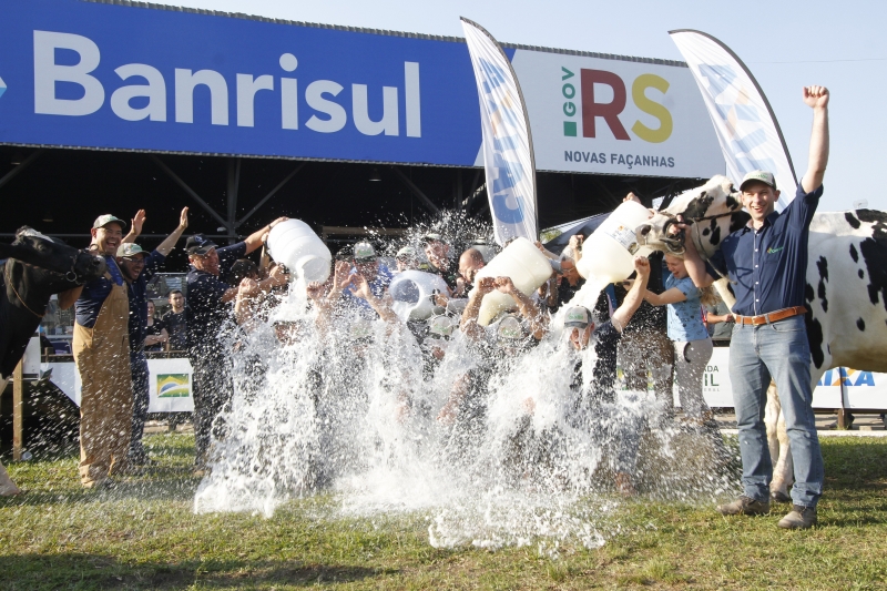 Parque terá eventos tradicionais, como o Banho de Leite dos campeões de produtividade,