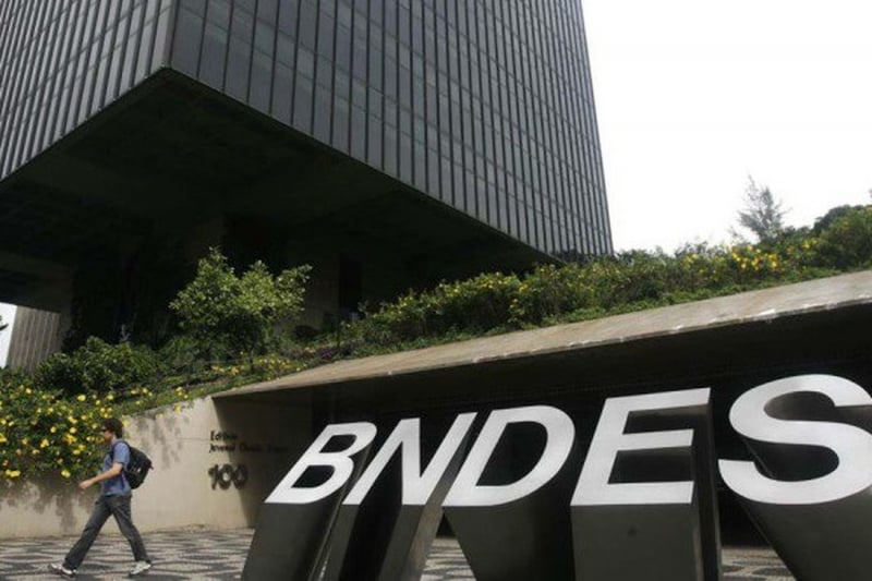 Contratação de linhas de crédito de R$ 15 bi para RS começa na quarta, diz BNDES