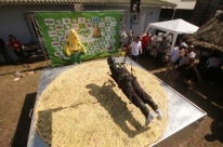 Pizza gigante � assada na Expointer e rivaliza com churrasco