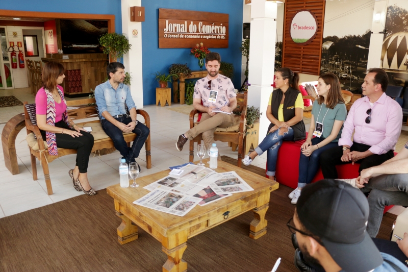 Palestra, que envolveu conversa sobre yoga e meditação, aconteceu na Casa JC na Expointer