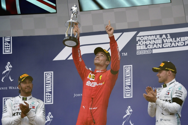 Charles Leclerc celebra primeira conquista de um monegasco na Fórmula 1