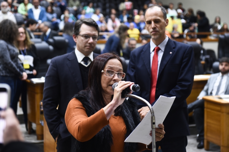 Vereadora Cláudia Araújo requer que formação da comissão se baseie em blocos antigos