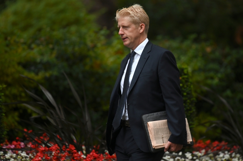 Jo Johnson, irmão do primeiro-ministro Boris Johnson, exonerou-se dos cargos de ministro e parlamentar