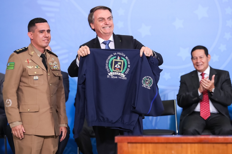 Bolsonaro assinou decreto nesta quinta para regulamentar a adesão ao programa