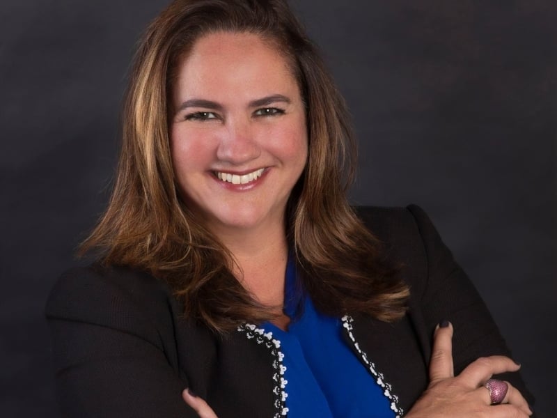 Ana chama a atenção para o tipo de declaração  anual do Imposto de Renda