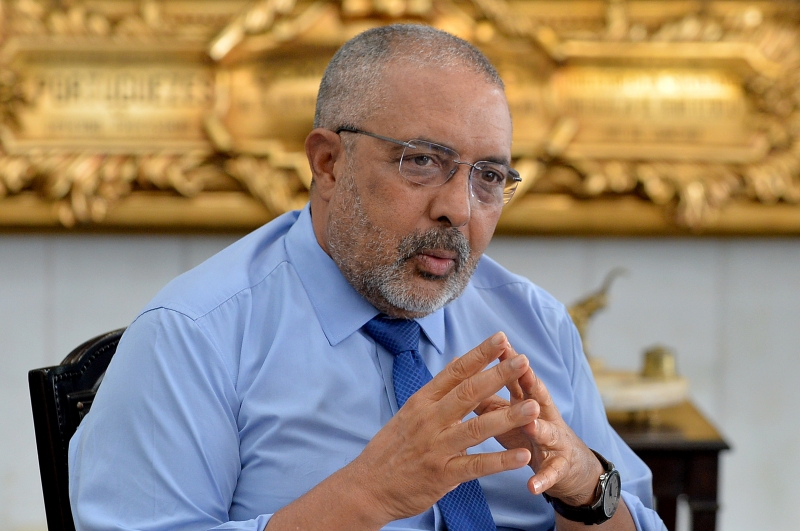 "É fundamental discutirmos o racismo", afirma o senador gaúcho Paulo Paim 