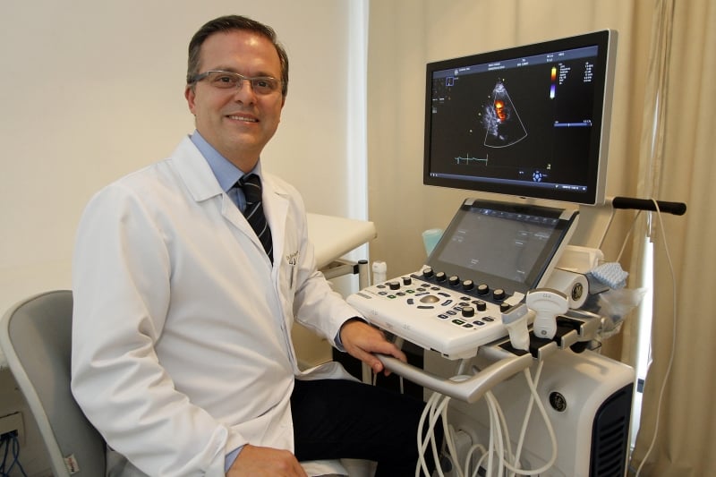 Médico Fábio Canellas Moreira apresenta novo equipamento