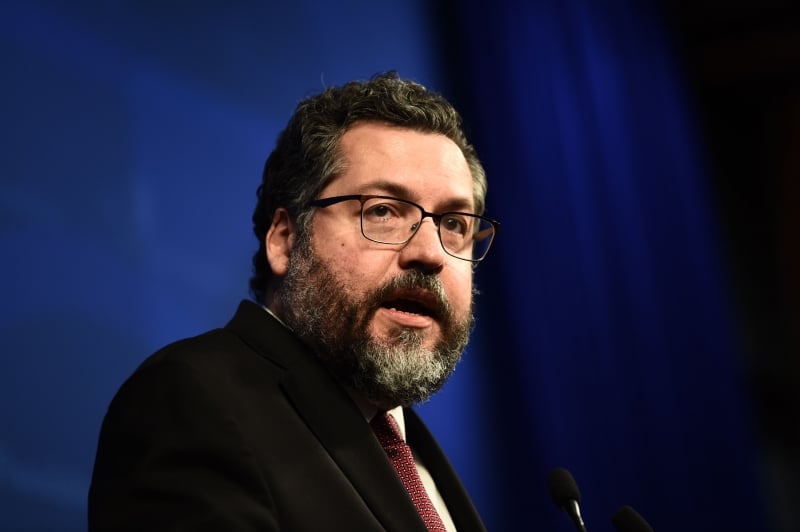 Ele deixa o posto após ter amealhado a aversão de diferentes setores da sociedade e do governo