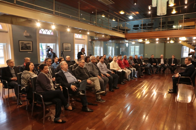 Sindicatos se reuniram com presidente da AL e devem elaborar documento a ser levado a Leite