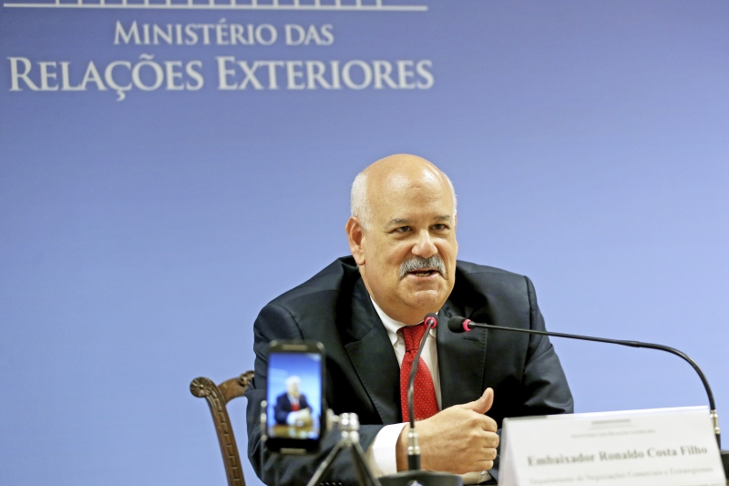 Pol&iacute;tica - Diplomata indicado para ONU diz que cr&iacute;tica internacional a  queimadas tem vi&eacute;s econ&ocirc;mico