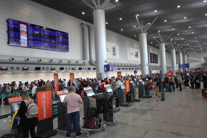 Condições climáticas afetaram operação do aeroporto de Porto Alegre nesta terça-feira