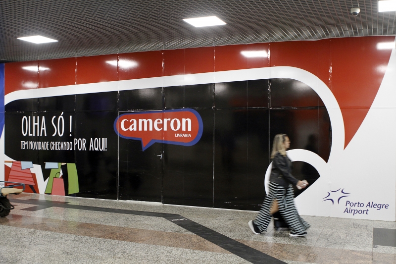 {'nm_midia_inter_thumb1':'https://www.jornaldocomercio.com/_midias/jpg/2019/09/16/206x137/1_mgr160919lvr_cameron001-8844315.jpg', 'id_midia_tipo':'2', 'id_tetag_galer':'', 'id_midia':'5d7fac2133a15', 'cd_midia':8844315, 'ds_midia_link': 'https://www.jornaldocomercio.com/_midias/jpg/2019/09/16/mgr160919lvr_cameron001-8844315.jpg', 'ds_midia': 'Fotos da área  onde será instalada nova unidade da livraria Cameron no aeroporto Salgado Filho, térreo do terminal 1.', 'ds_midia_credi': 'MARCELO G. RIBEIRO/JC', 'ds_midia_titlo': 'Fotos da área  onde será instalada nova unidade da livraria Cameron no aeroporto Salgado Filho, térreo do terminal 1.', 'cd_tetag': '1', 'cd_midia_w': '800', 'cd_midia_h': '533', 'align': 'Left'}