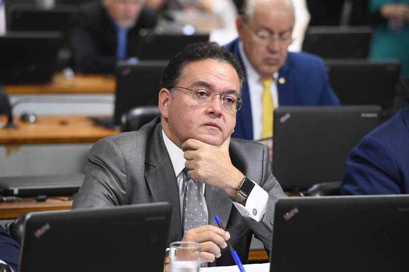 Rocha propõe que o IBS seja cuidado pela Receita Federal, e o IVA, por estados e municípios