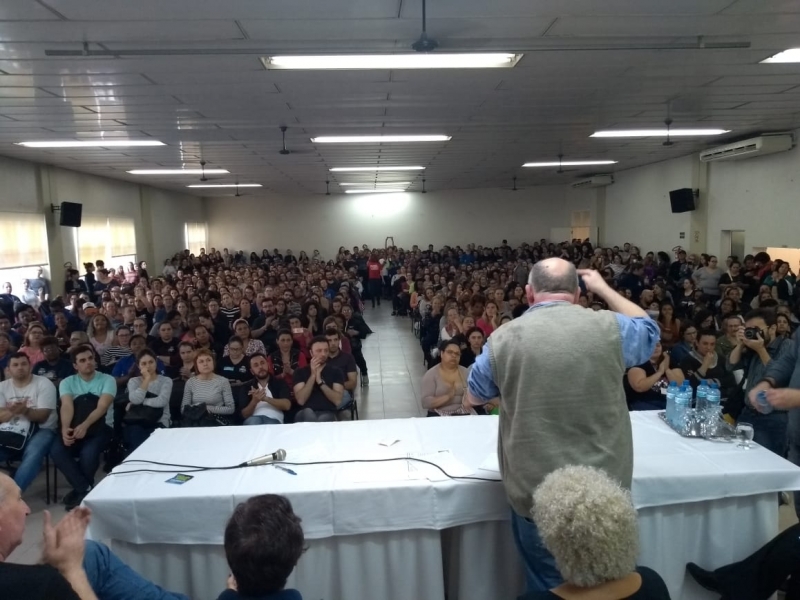 Entre os trabalhadores do Sindisaude, estavam presentes os trabalhadores da Sergs, Soergs e do Sindacs