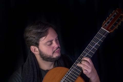 De mudança para Portugal, músico gaúcho tem carreira consolidada no Brasil e no exterior