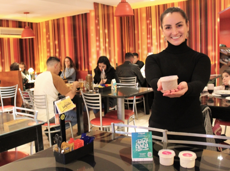 Jerusa criou sorvetes e a torta de limão no palito com fruta orgânica