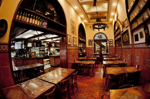 Restaurantes e bares ganham uma hora a mais para funcionar em Porto Alegre