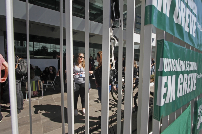 Em Porto Alegre, mobilização dos trabalhadores ocorre no prédio do Foro Central