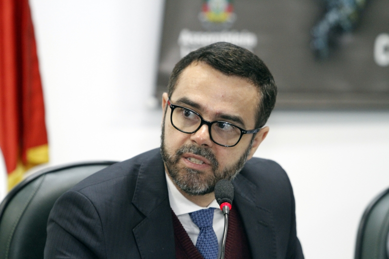 Para Cardoso, mudanças possuem caráter abrupto e são alheias aos ciclos de planejamento orçamentário