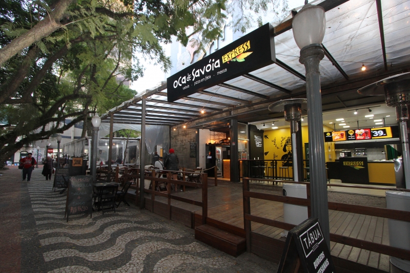Praça da Alfândega, no Centro Histórico de Porto Alegre, ganhou unidade express da marca 