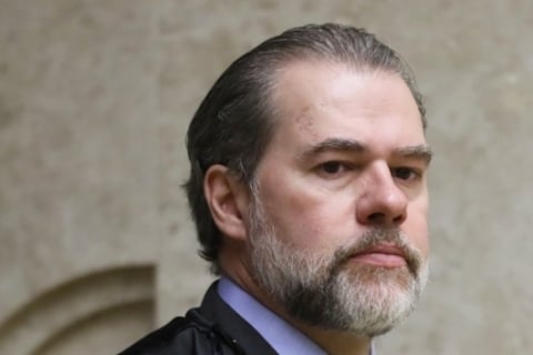 Dias Toffoli pressiona PF e questiona investigação no caso Banco Master