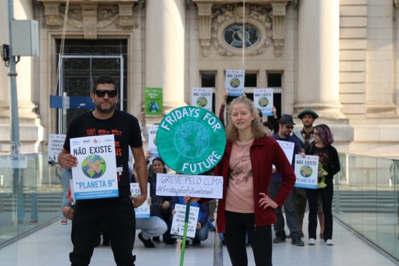 Ato do #FridayforFuture em frente à Assembleia Legislativa, a greve estudantil pelo clima