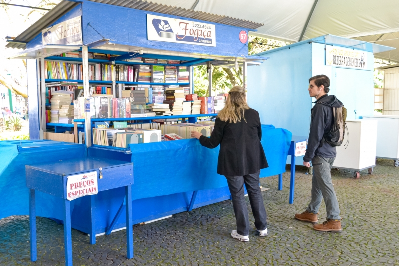 Bancas serão abertas a partir do meio-dia e devem oferecer descontos de até 20% nas obras disponíveis