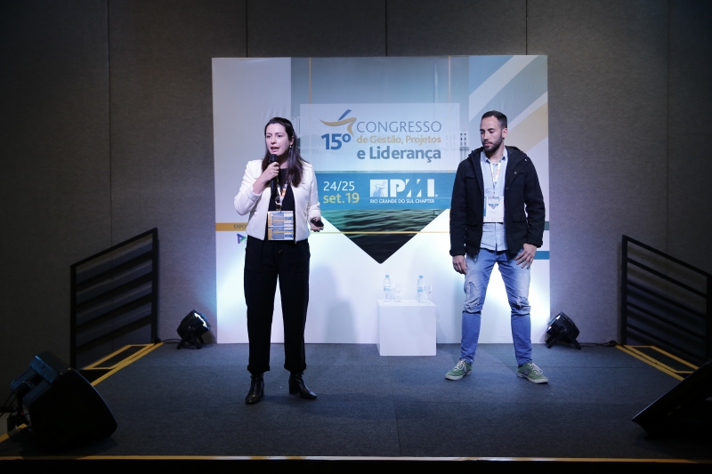 Palestra "Fica, Vai ter meme!", que aconteceu na PUCRS, com Giovana D'alascio e Brian Goulart de Castro
 Foto: Retratte Fotografia/Reprodu&ccedil;&atilde;o/JC