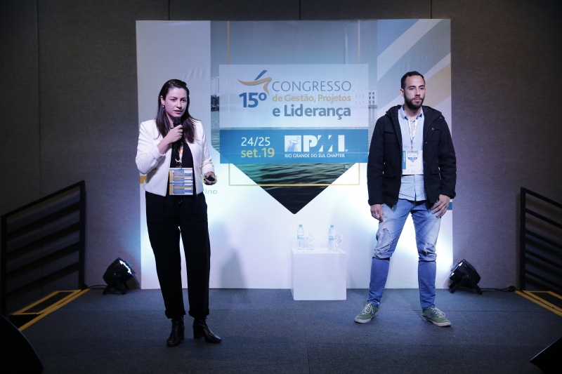 Palestra "Fica, Vai ter meme!", que aconteceu na PUCRS, com Giovana D'alascio e Brian Goulart de Castro Foto: Retratte Fotografia/Reprodu&ccedil;&atilde;o/JC