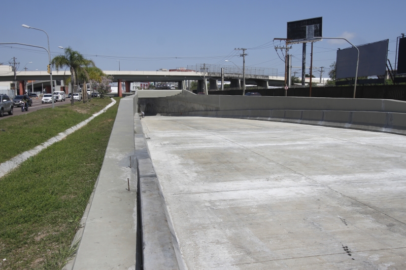 Obras civis estavam prontas, mas a entrega dependia da conclusão das casas de bombas