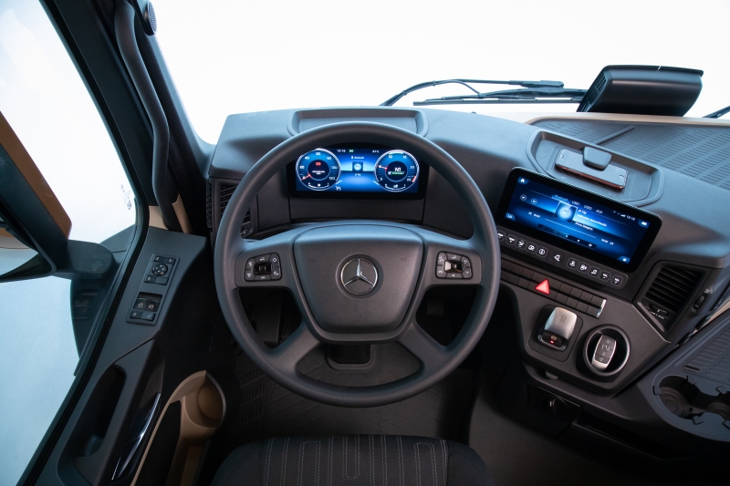 {'nm_midia_inter_thumb1':'https://www.jornaldocomercio.com/_midias/jpg/2019/09/26/206x137/1_novo_mercedes_actros_painel___foto_de_malagrine_estudio___para_automotor-8855231.jpg', 'id_midia_tipo':'2', 'id_tetag_galer':'', 'id_midia':'5d8d0bcf0f46c', 'cd_midia':8855231, 'ds_midia_link': 'https://www.jornaldocomercio.com/_midias/jpg/2019/09/26/novo_mercedes_actros_painel___foto_de_malagrine_estudio___para_automotor-8855231.jpg', 'ds_midia': 'Novo Mercedes Actros painel - foto de Malagrine Est&uacute;dio - para Automotor', 'ds_midia_credi': 'MALAGRINE EST&Uacute;DIO/DIVULGA&Ccedil;&Atilde;O/JC', 'ds_midia_titlo': 'Novo Mercedes Actros painel - foto de Malagrine Est&uacute;dio - para Automotor', 'cd_tetag': '1', 'cd_midia_w': '800', 'cd_midia_h': '533', 'align': 'Left'}