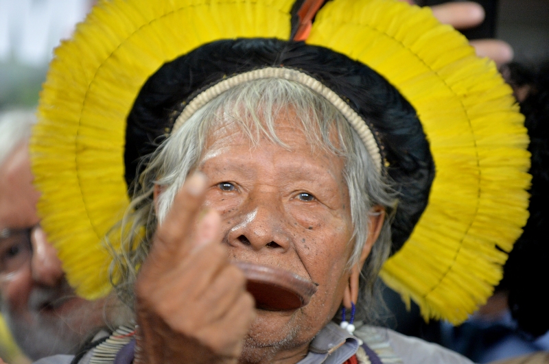 Os ataques de Bolsonaro a Raoni começaram depois que o cacique se reuniu com o presidente da França