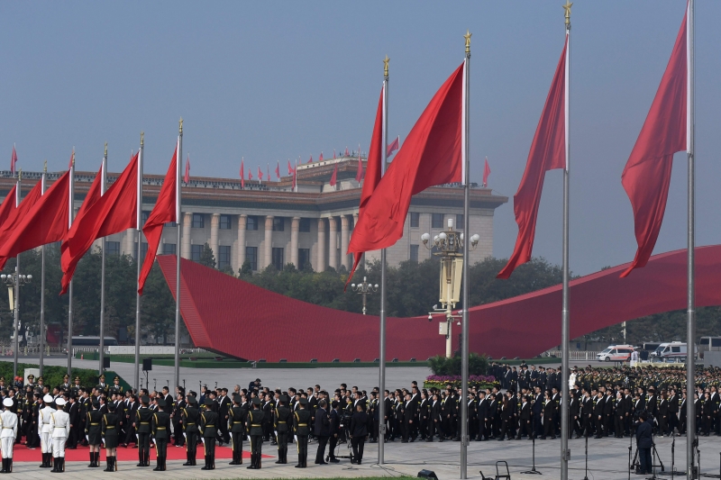 Cerca de 100 mil civis e 15 mil militares devem desfilar na Praça Tiananmen para lembrar a revolução de 1949